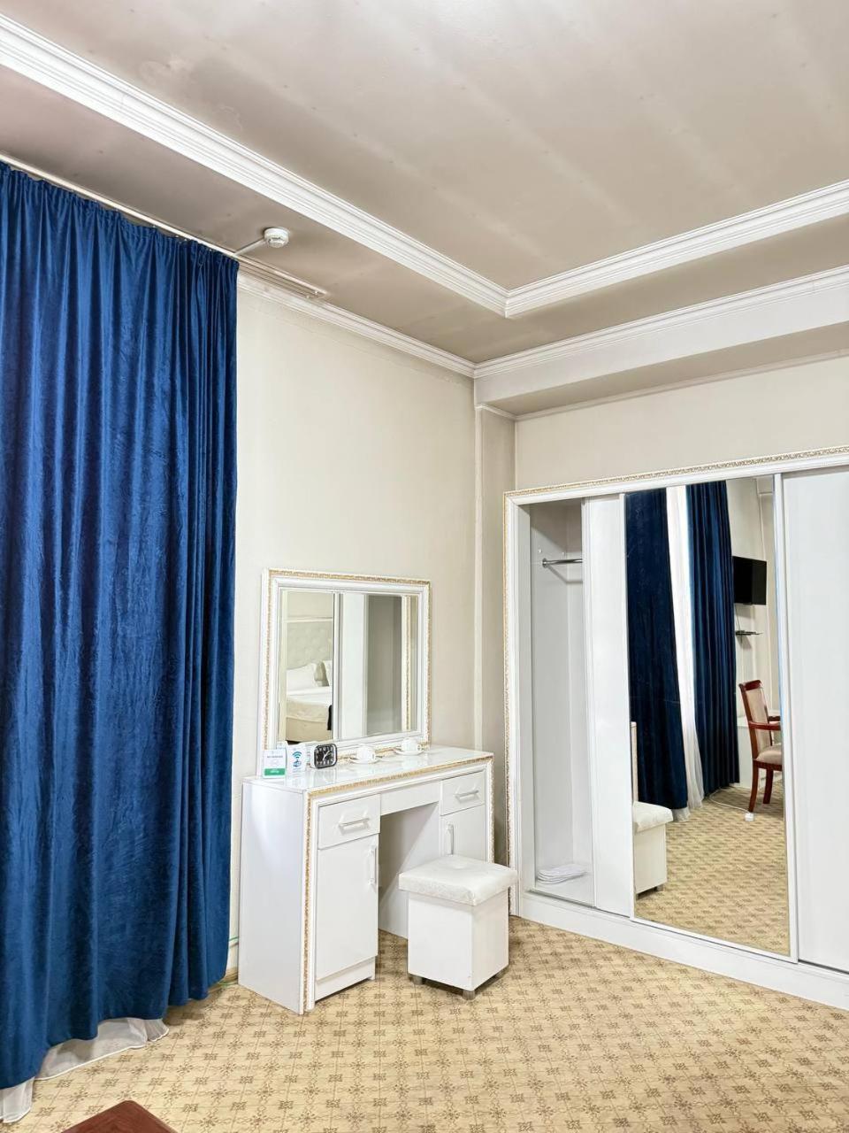 Sultan Jalal-Abad Hotell Eksteriør bilde